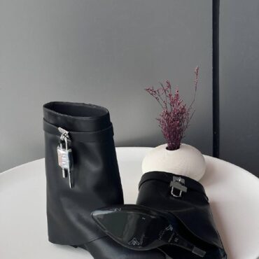 Givenchy shark boot short